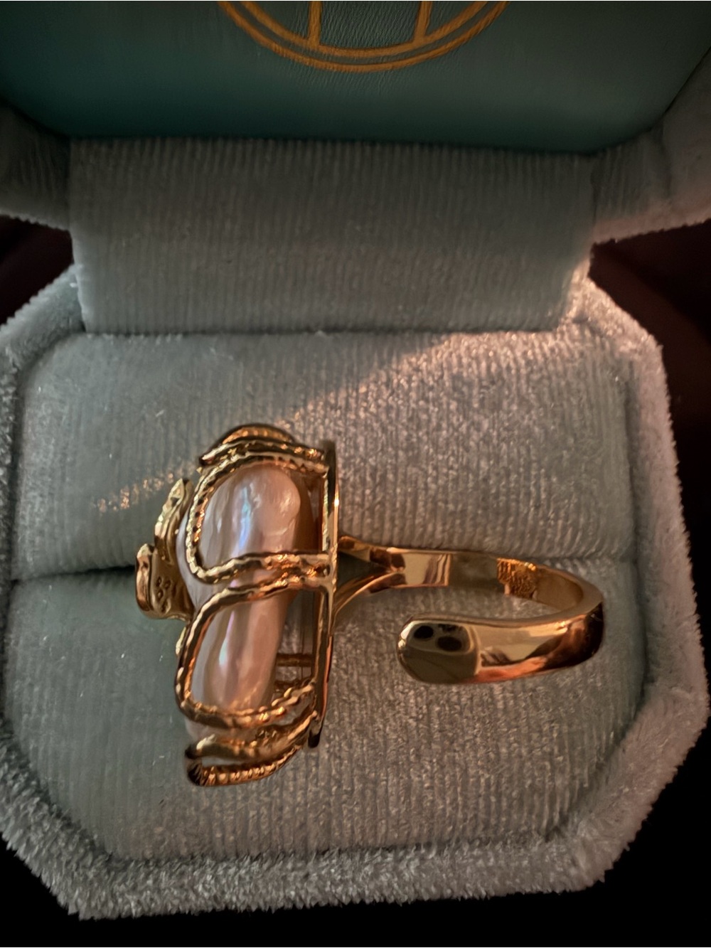 Gold-Trim Baroque Pearl Leaf Ring adjustable - Picture 5 of 9